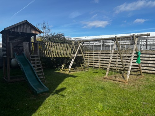 Play house with net climbing
